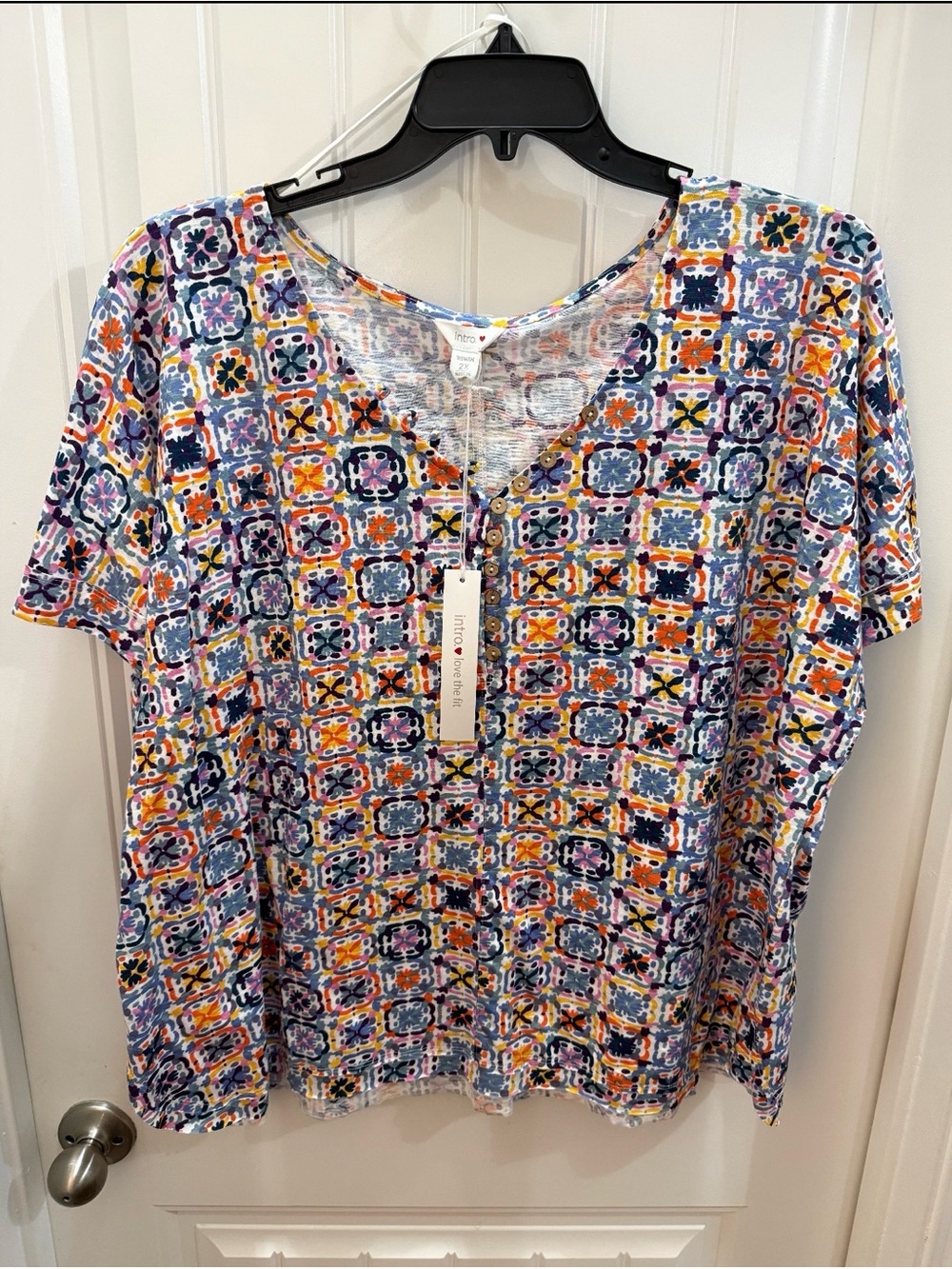 NWT Intro Patterned Short-Sleeve V-Neck Top in Multicolor 2x